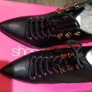 Ankle booties, closed-toe